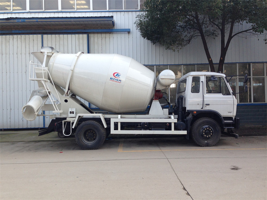 東風6-7方攪拌車