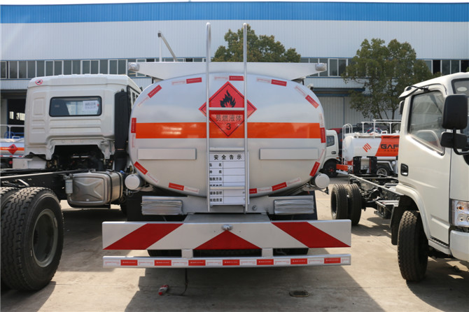 國五東風5噸小型加油車