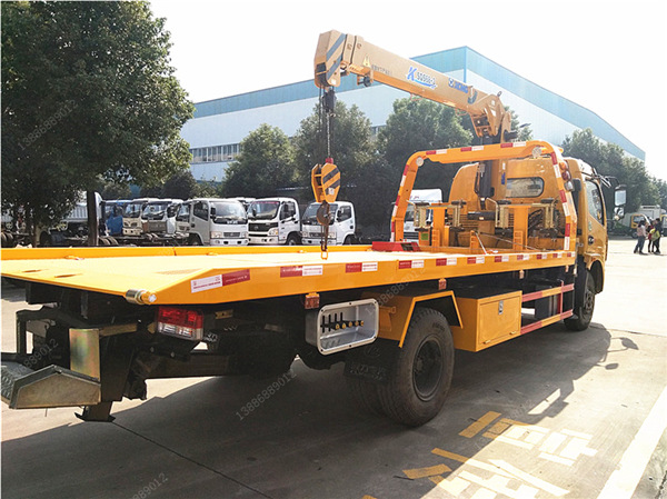 東風(fēng)多利卡帶吊一拖二清障車 東風(fēng)多利卡帶吊一拖二清障車