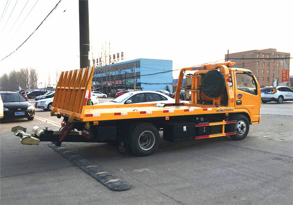 東風多利卡藍牌一拖二清障車