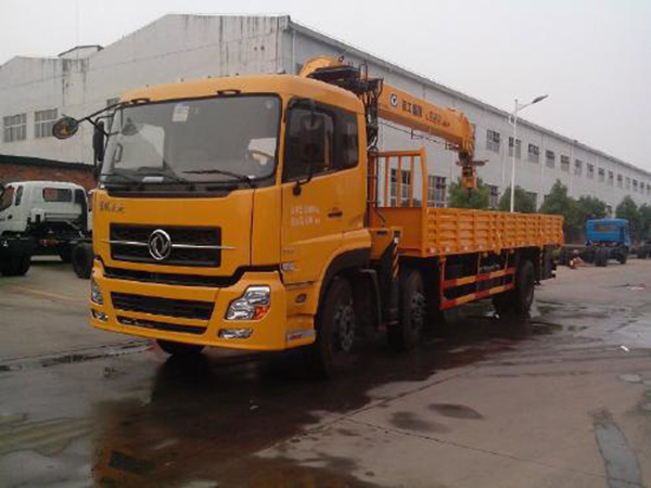 東風天龍后八輪8.5米隨車吊