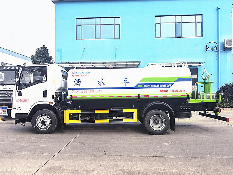 東風8-9噸灑水車廠家價格報價！