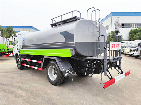 新款東風(fēng)8.5噸灑水車 新款東風(fēng)8.5噸灑水車