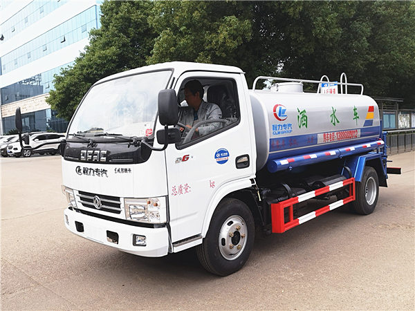 5噸東風(fēng)多利卡國(guó)五灑水車交付遼寧用戶
