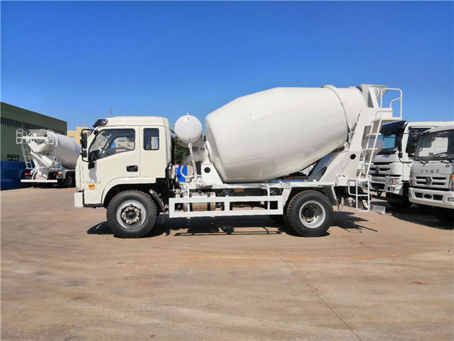 躍進牌混凝土攪拌運輸車