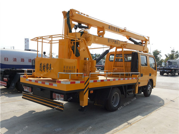 東風多利卡D6高空作業車