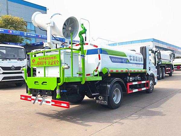 東風專致5噸霧炮車