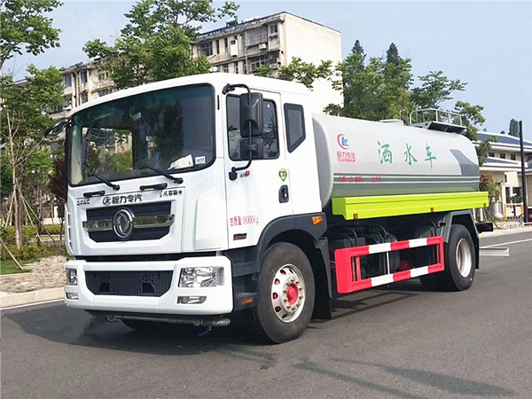 新款東風(fēng)多利卡D9灑水車