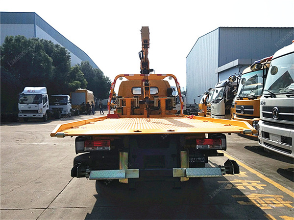 東風(fēng)多利卡帶吊一拖二清障車 東風(fēng)多利卡帶吊一拖二清障車